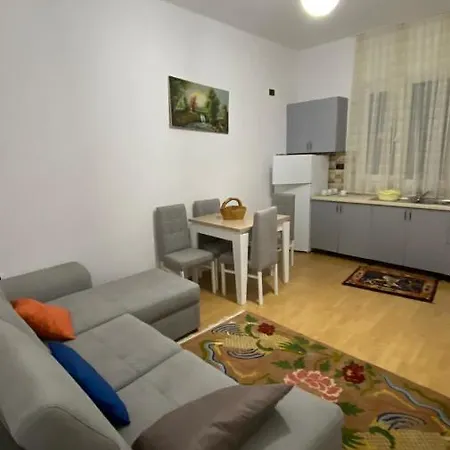 Apartment Welcoming House W/ Wi-fi + Private Bathroom *