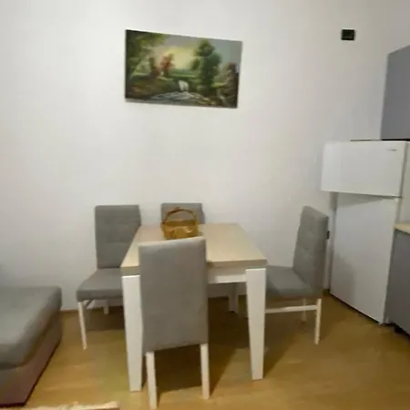 Welcoming House W/ Wi-fi + Private Bathroom Apartment Tirana