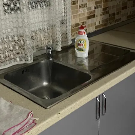 Apartment Welcoming House W/ Wi-fi + Private Bathroom Tirana